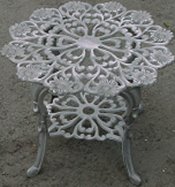Cast aluminum Daisy cocktail table with four legs, model A-5415