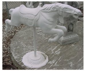 cast horse statue