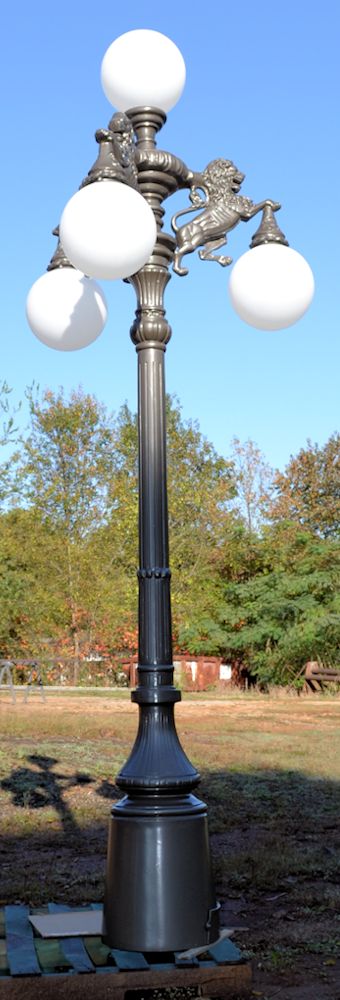 lion street lamp